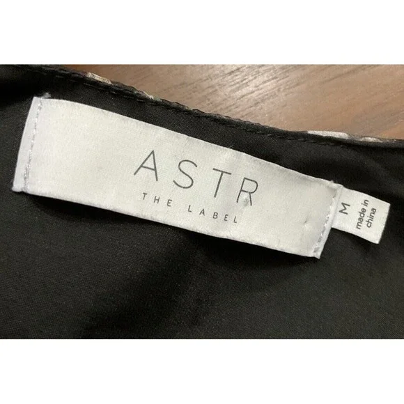 ASTR The Label Floral Smocked Women’s Medium Blouse. LTOP812 - Picture 5 of 6